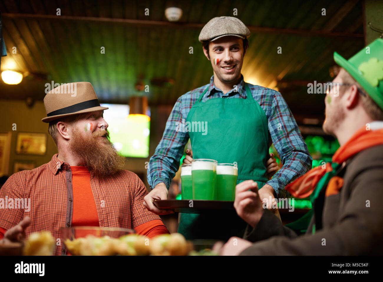 Waiter carrying beer hi-res stock photography and images - Alamy