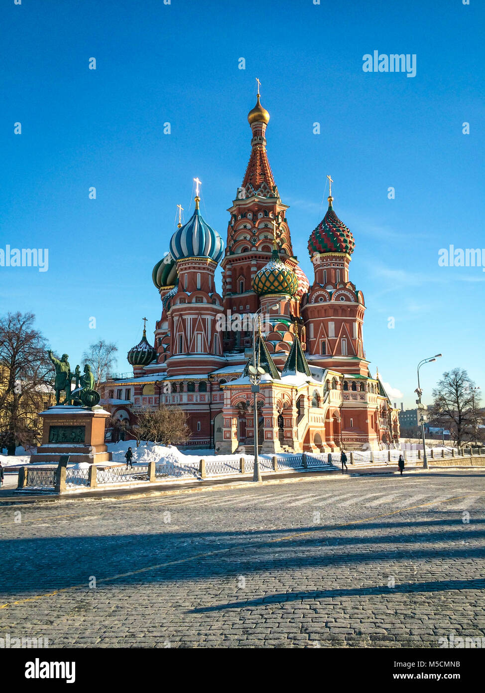 Saint basil's cathedral snow hi-res stock photography and images - Alamy