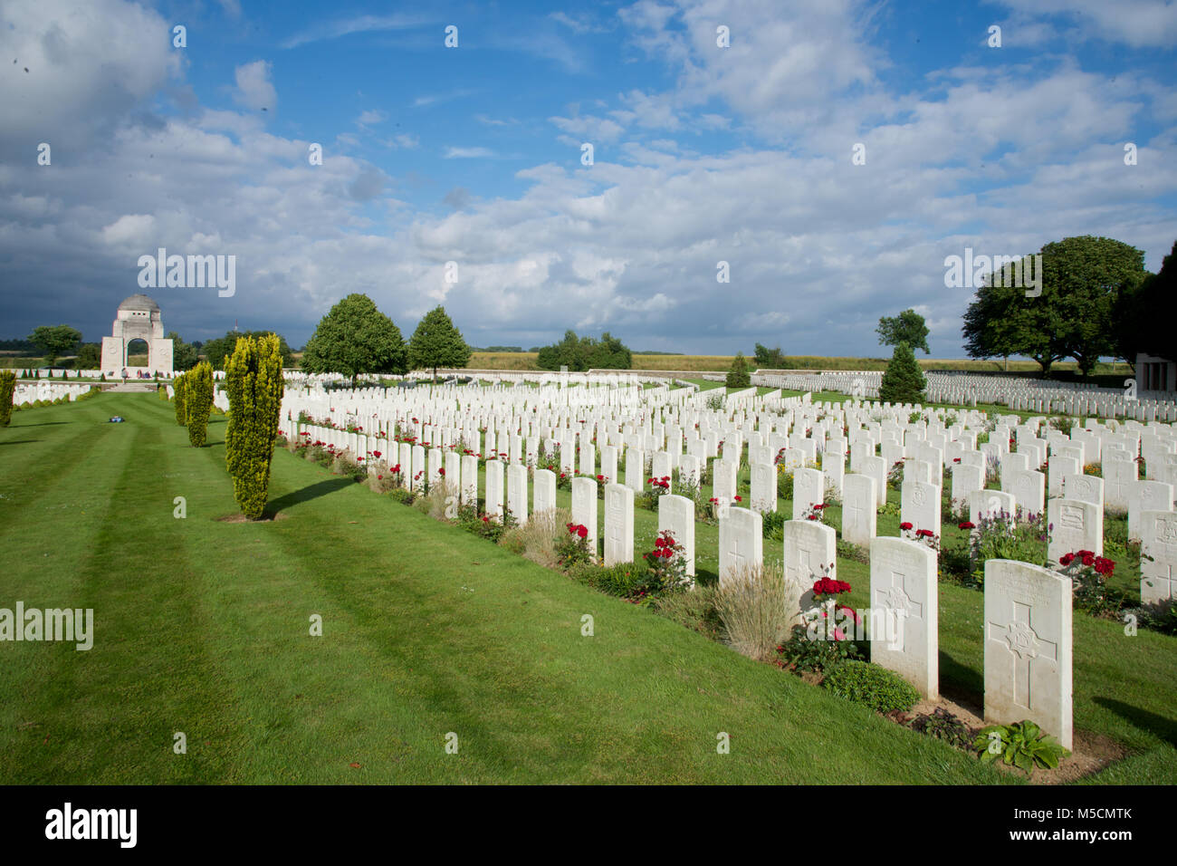 Rows of War Graves in the Cabaret Rouge Cemetery, France Stock Photo
