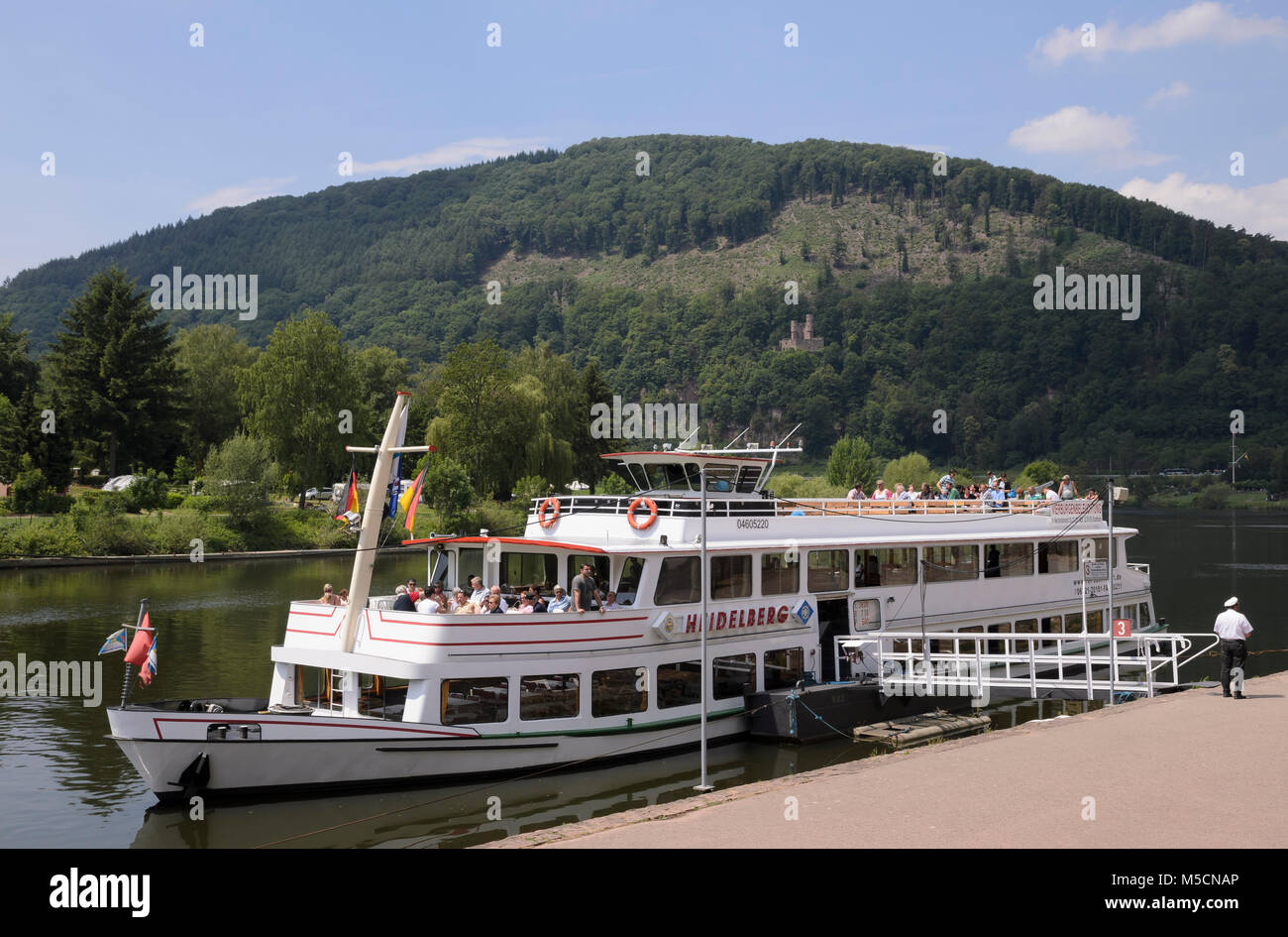 Schiffahrt auf dem Neckar bei Neckarsteinach, Hessen, Deutschland Stock Photo