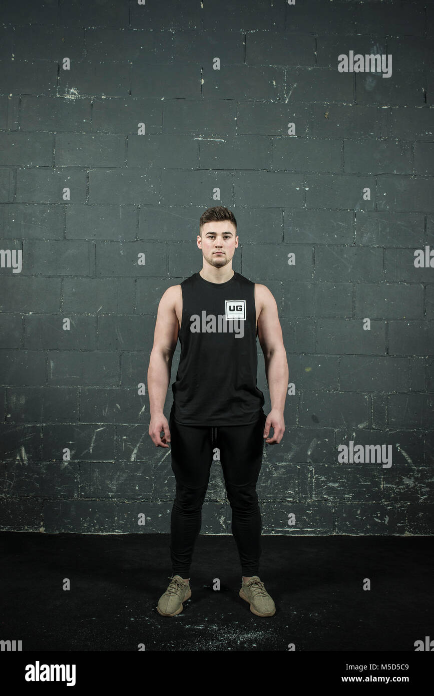 real people working out and lifting weights in an gym Stock Photo