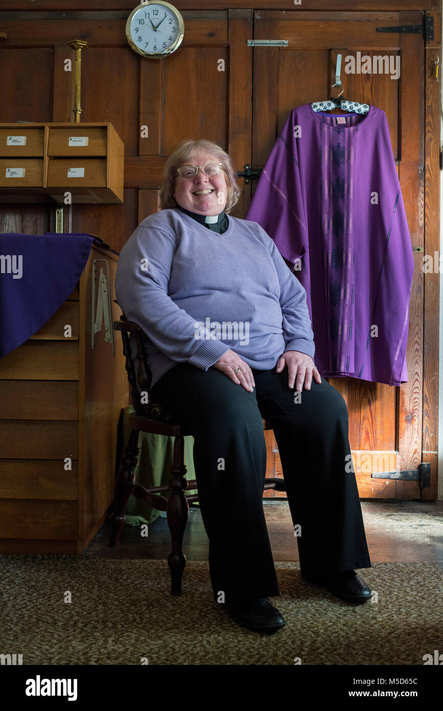 Dog collar vicar hires stock photography and images Alamy