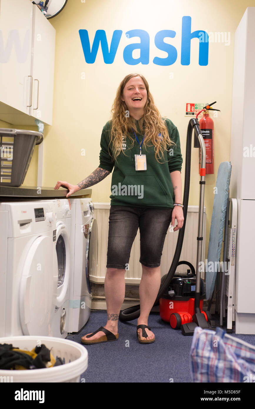 https://c8.alamy.com/comp/M5D85F/a-woman-from-a-homeless-charity-in-brighton-stands-in-the-laundry-M5D85F.jpg