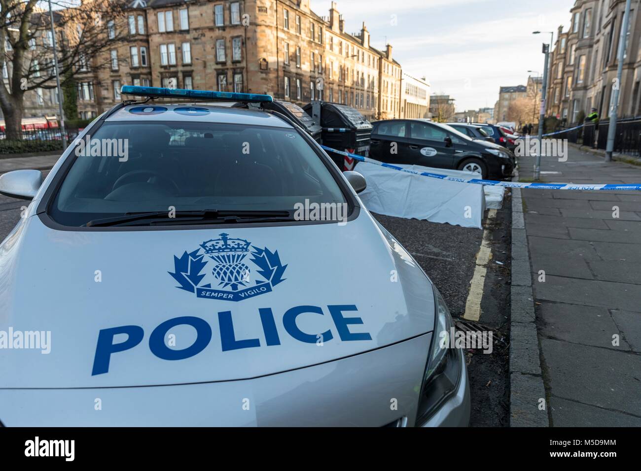 Edinburgh, UK. 22nd February, 2018. Police in Edinburgh are currently in attendance following the discovery of a man's body in East London Street.   The incident was reported to police and emergency services around 7.45am on Thursday, February 22.   Inquiries are currently ongoing, and the death is being treated as unexplained. A report will be submitted to the Procurator Fiscal. Credit: Rich Dyson/Alamy Live News Stock Photo