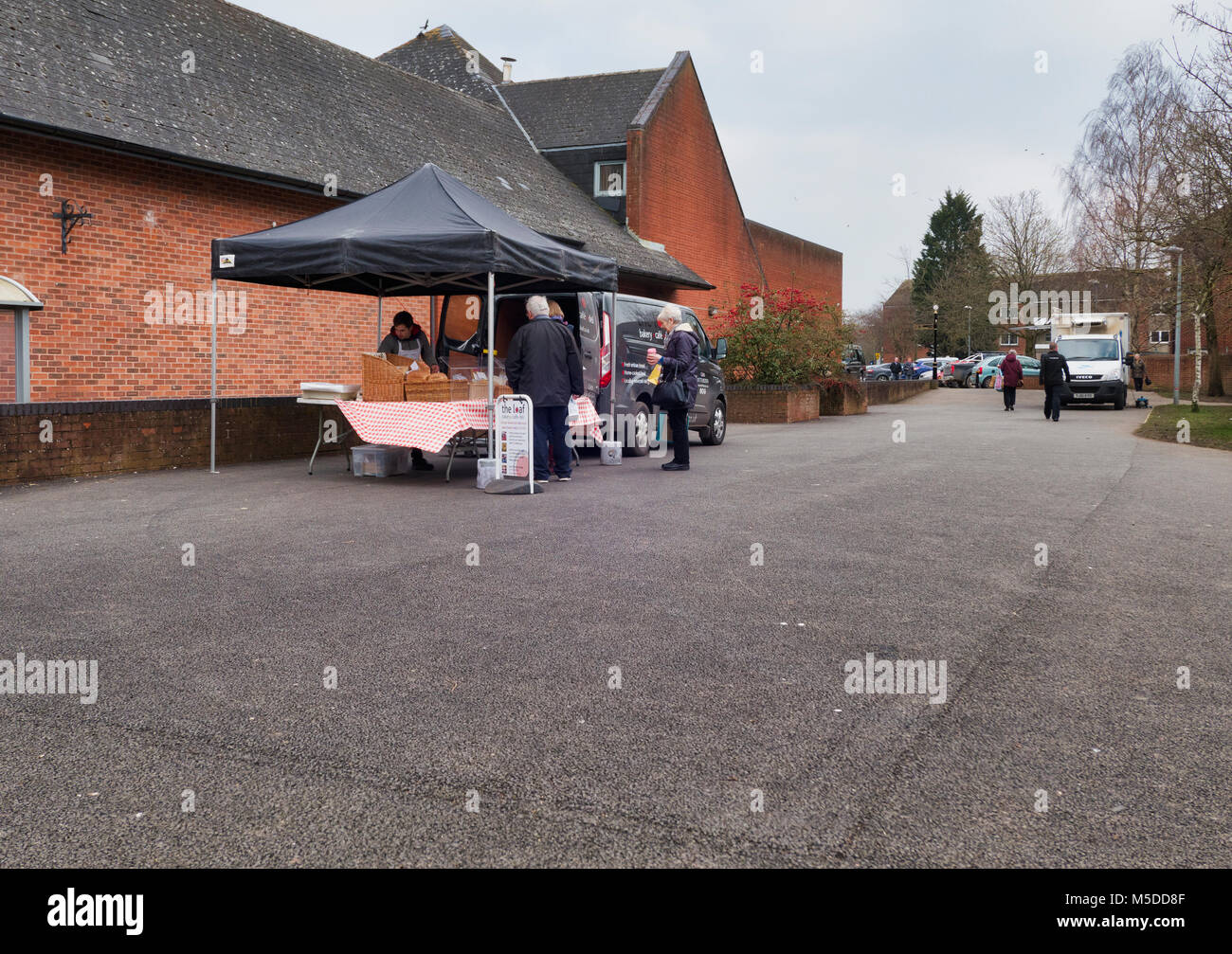 Ashbourne, Derbyshire, UK. 22nd February, 2018. Only two vendors attend the struggling Ashbourne, Derbyshire Thursday market after the Town Council decide to cut costs by not providing stalls for market traders. Ashbourne is the gateway to the Peak District National Park close to the Dovedale valley. Credit: Doug Blane/Alamy Live News Stock Photo