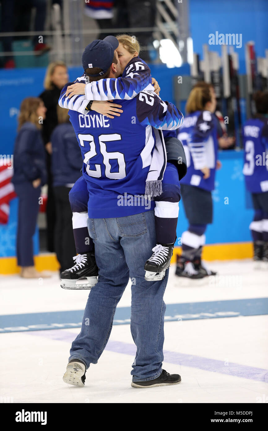 February 22, 2018 - Gangneung, South Korea - KENDALL COYNE and her partner  MICHAEL SCHOFIELD celebrate with the USA team after winning the Ice Hockey:  Women's Gold Medal Game against Canada at