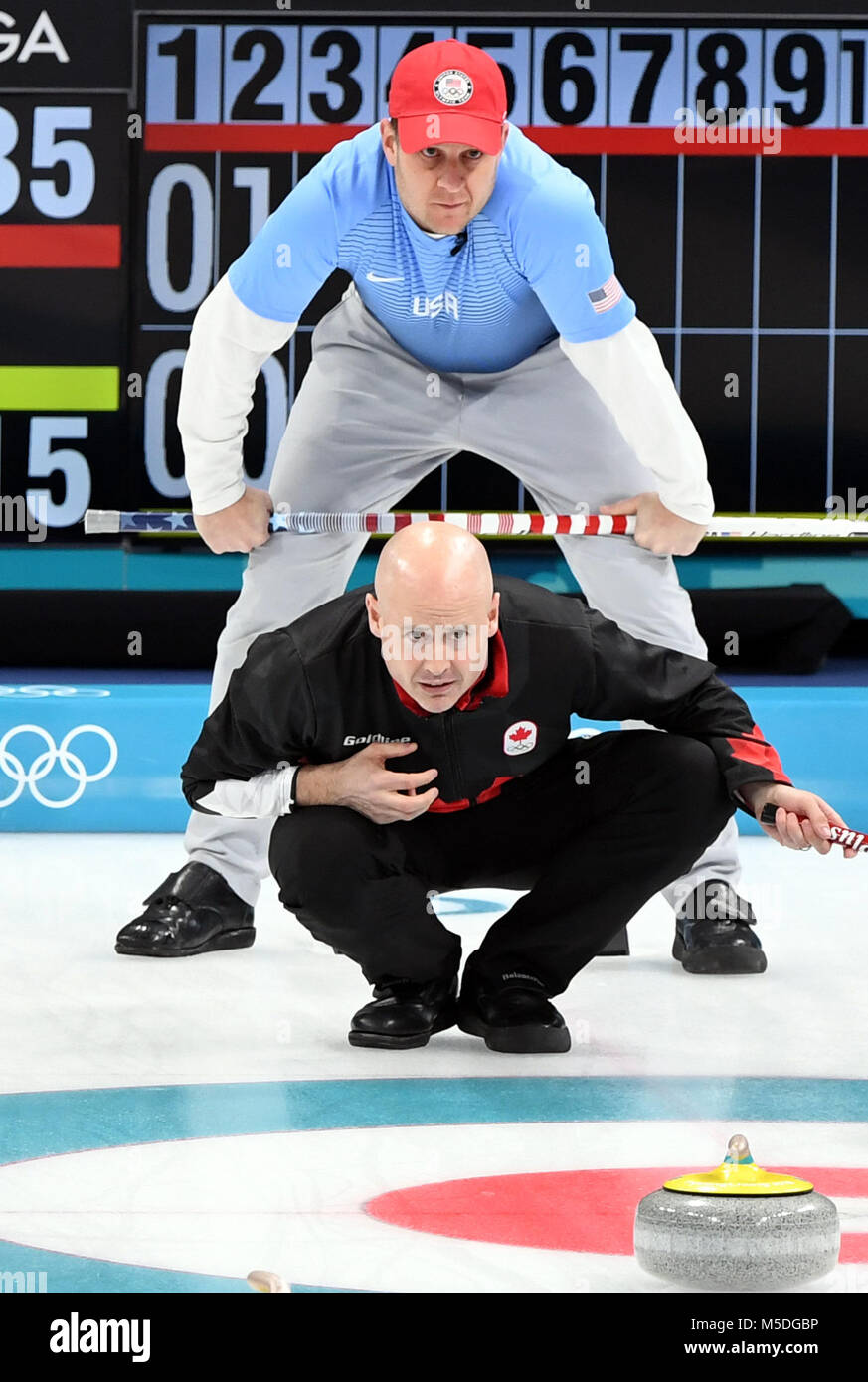 (180222) -- PYEONGCHANG, Feb. 22, 2018 (Xinhua) -- Kevin Koe (bottom) of Canada and John Shuster of the United States compete during their semi-final of men's curling at 2018 PyeongChang Winter Olympic Games at Gangneung Curling Centre, Gangneung, South Korea, Feb. 22, 2018. USA won 5-3 and advanced into final. (Xinhua/Ma Ping) Stock Photo