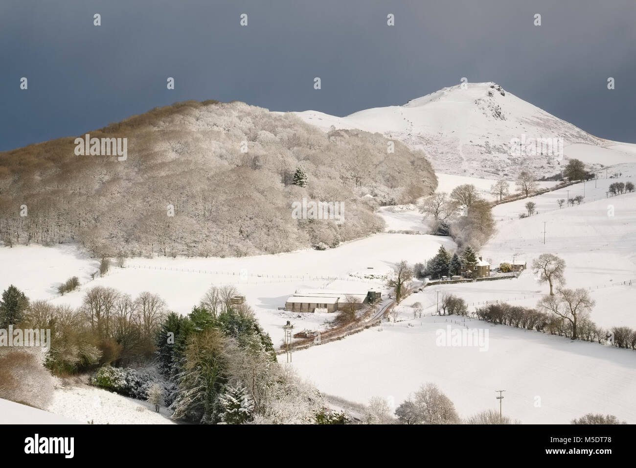 Helmeth Hill and Caer Caradoc hill seen from seen Hazler Hill covered in snow in winter, Church Stretton, Shropshire, UK Stock Photo