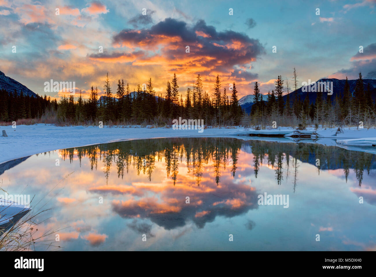 Canmore to banff hires stock photography and images Alamy