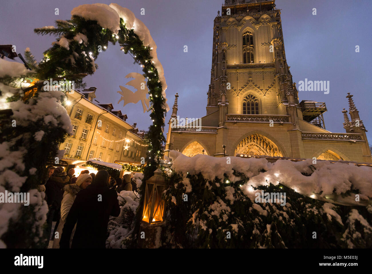 MŸnster, church, night, Christmas fair, winter, snow, lighting, Christmas lighting, curve, Old Town, market stalls, people, tourists, market visitors Stock Photo
