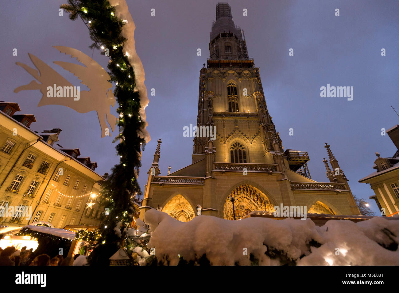 MŸnster, church, night, Christmas fair, winter, snow, lighting, Christmas lighting, curve, Old Town, market stalls, people, tourists, market visitors Stock Photo