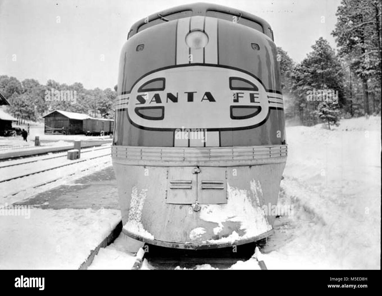 Grand Canyon Historic Railroad Depot   DETAIL OF LOCOMOTIVE COLORS: SANTA FE TRAIN 'EL CAPITAN' IN STATION AT GRAND CANYON DURING FIRST LOS ANGELES TO CHICAGO RUN. SNOW. 19 FEB 1938 Stock Photo