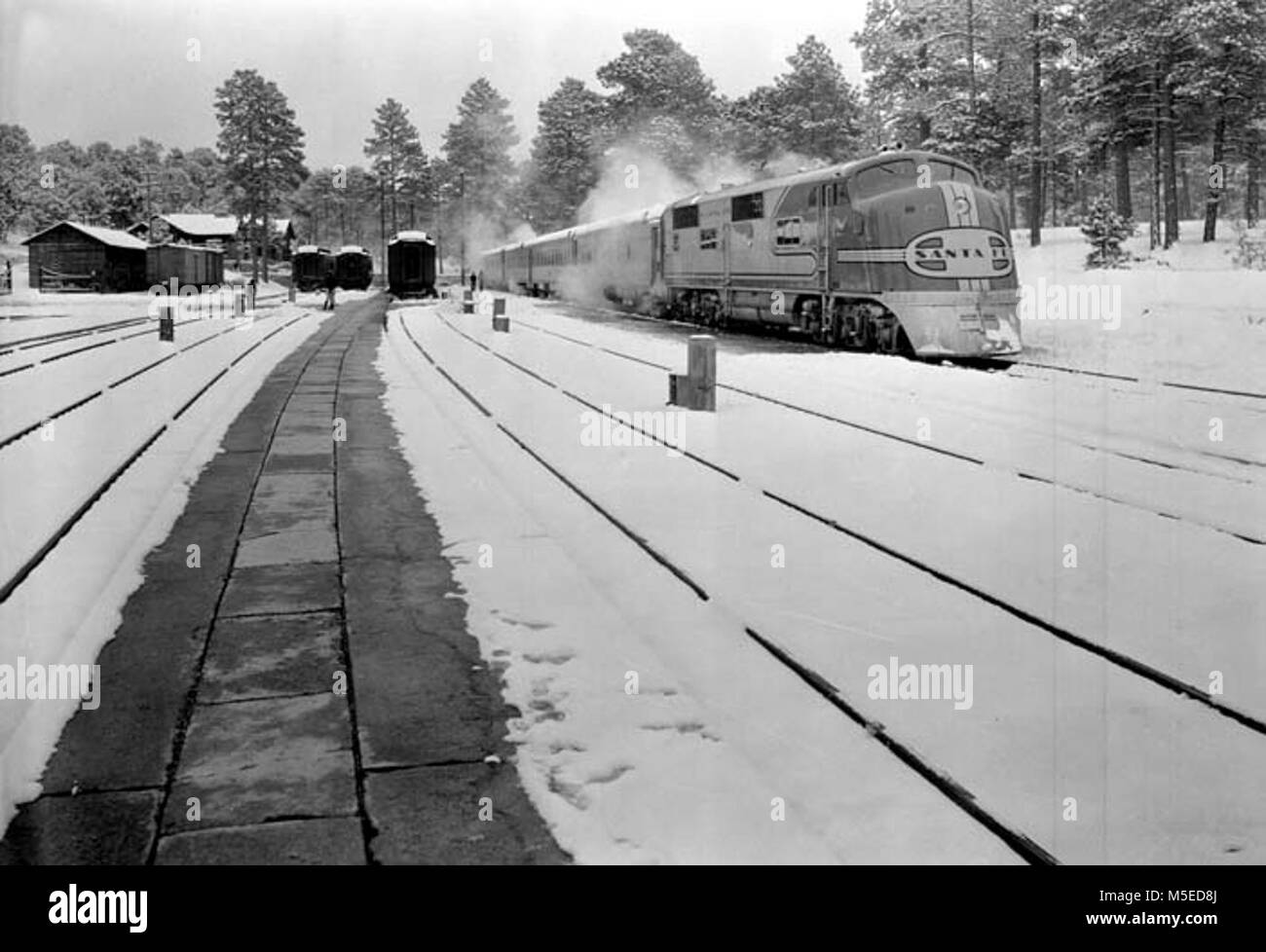 Grand Canyon Historic Railroad Depot Winter   OVERVIEW: SANTA FE TRAIN 'EL CAPITAN' IN STATION AT GRAND CANYON DURING FIRST LOS ANGELES TO CHICAGO RUN. SNOW. 19 FEB 1938 Stock Photo