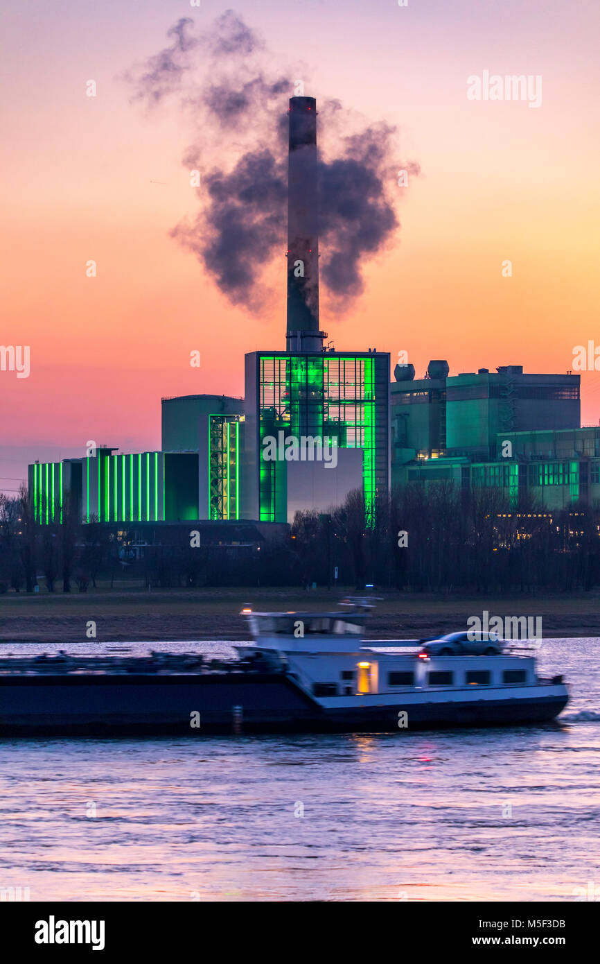 The Lausward power plant in Dusseldorf, gas and steam turbine power ...
