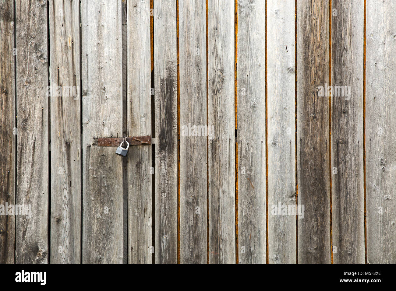 old lock on wood door Stock Photo - Alamy