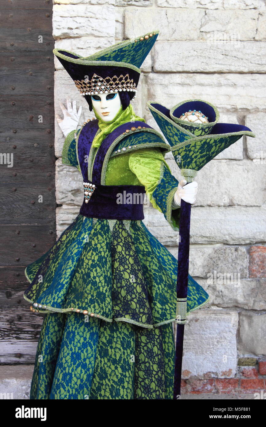 Venice carnival green costume hi-res stock photography and images - Alamy