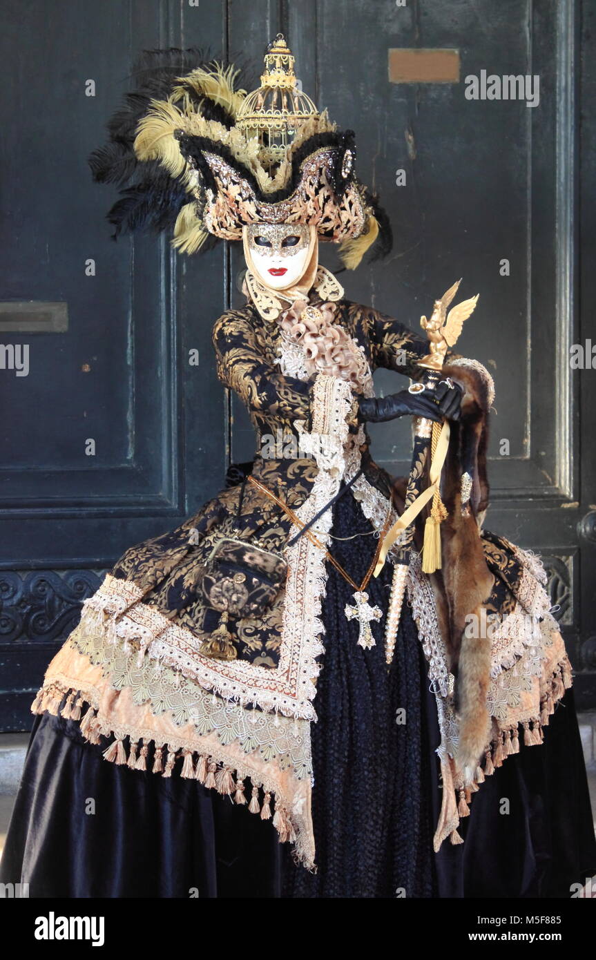 Traditional venetian costume hi-res stock photography and images - Alamy