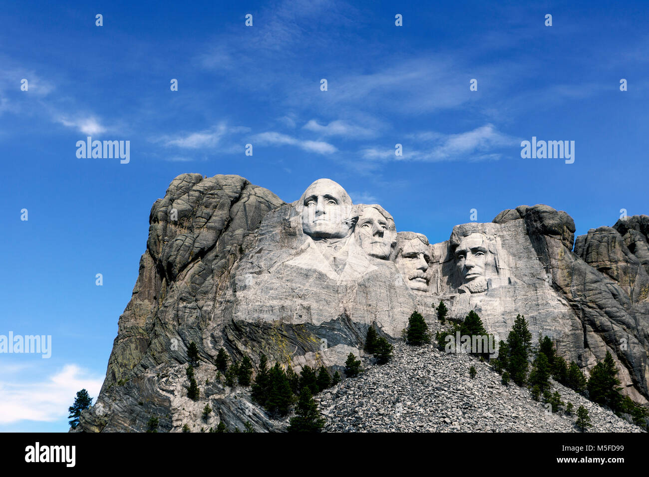 SD00028-00...SOUTH DAKOTA - Presedents Georg Washington, Thomas Jefferson, Theodore Roosevelt and Abraham Lincoln carved into a mountain side at Mount Stock Photo