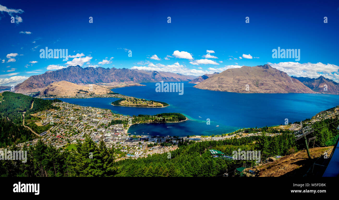 Remarkables and Incredibles like the sides of Lake Wanatipu - and nestled in the middle is the town of Queenstown Stock Photo
