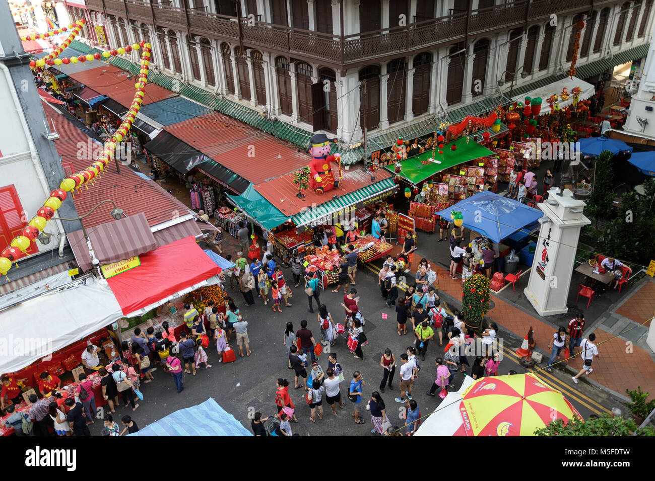 Scene From Chinatown In Singapore At Chinese New Year Stock Photo Alamy Scene From Chinatown In Singapore At Chinese New Year Stock Photo Alamy