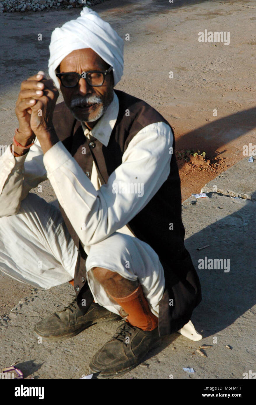man sitting on road, bhopal disaster, madhya pradesh, India, Asia Stock Photo