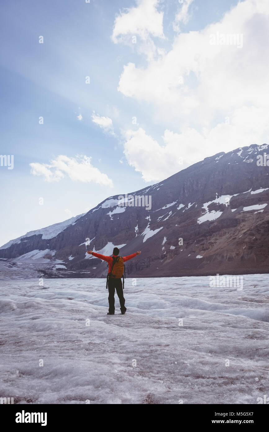 Male hiker standing with arms outstretched on a sunny day Stock Photo ...