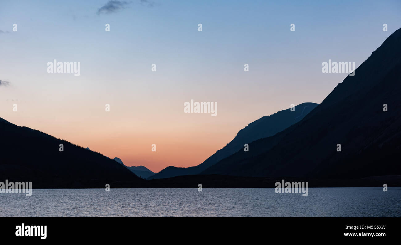 The mountains at dawn hi-res stock photography and images - Alamy