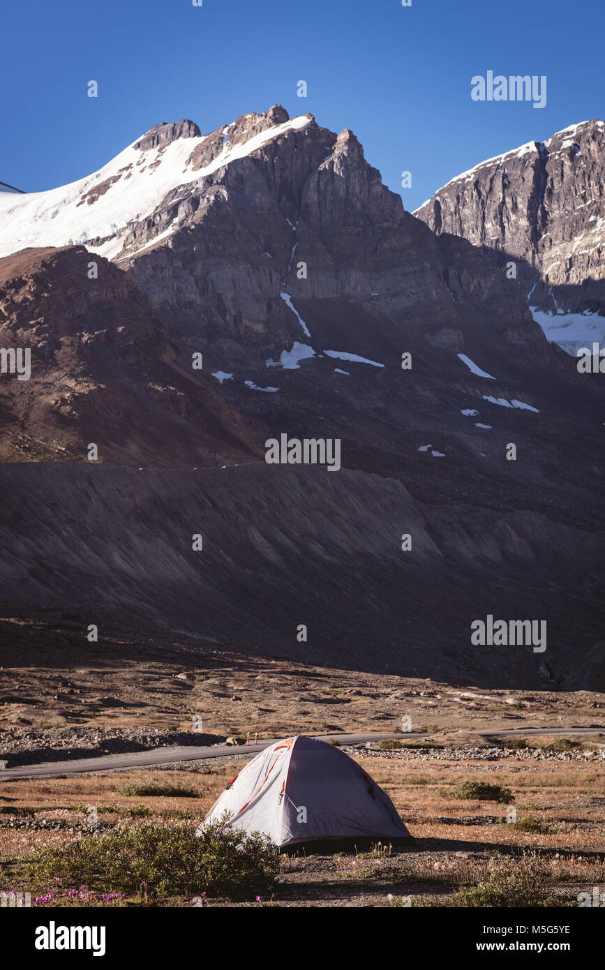 Snow capped mountain on a sunny day Stock Photo - Alamy