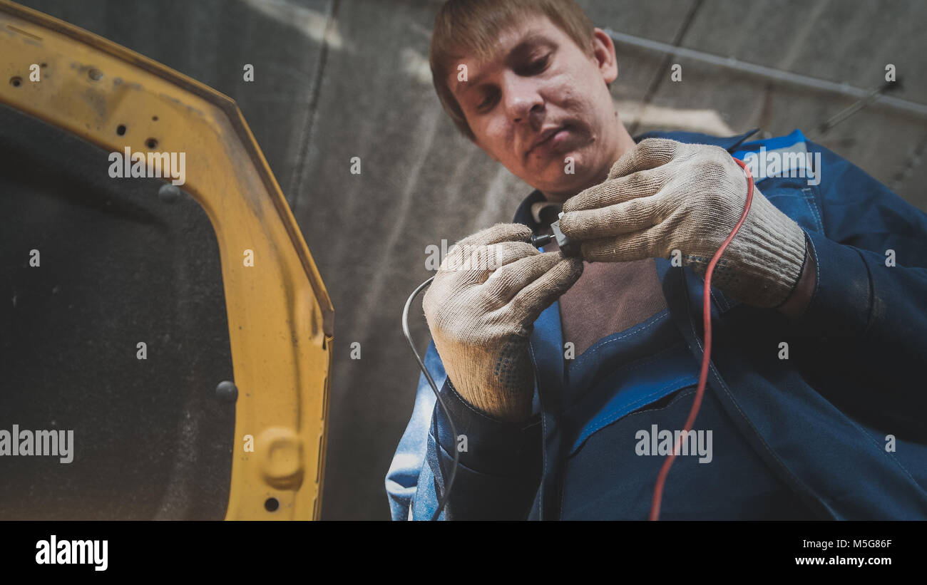 auto electrician stock photos auto electrician stock images alamy automotive electrician