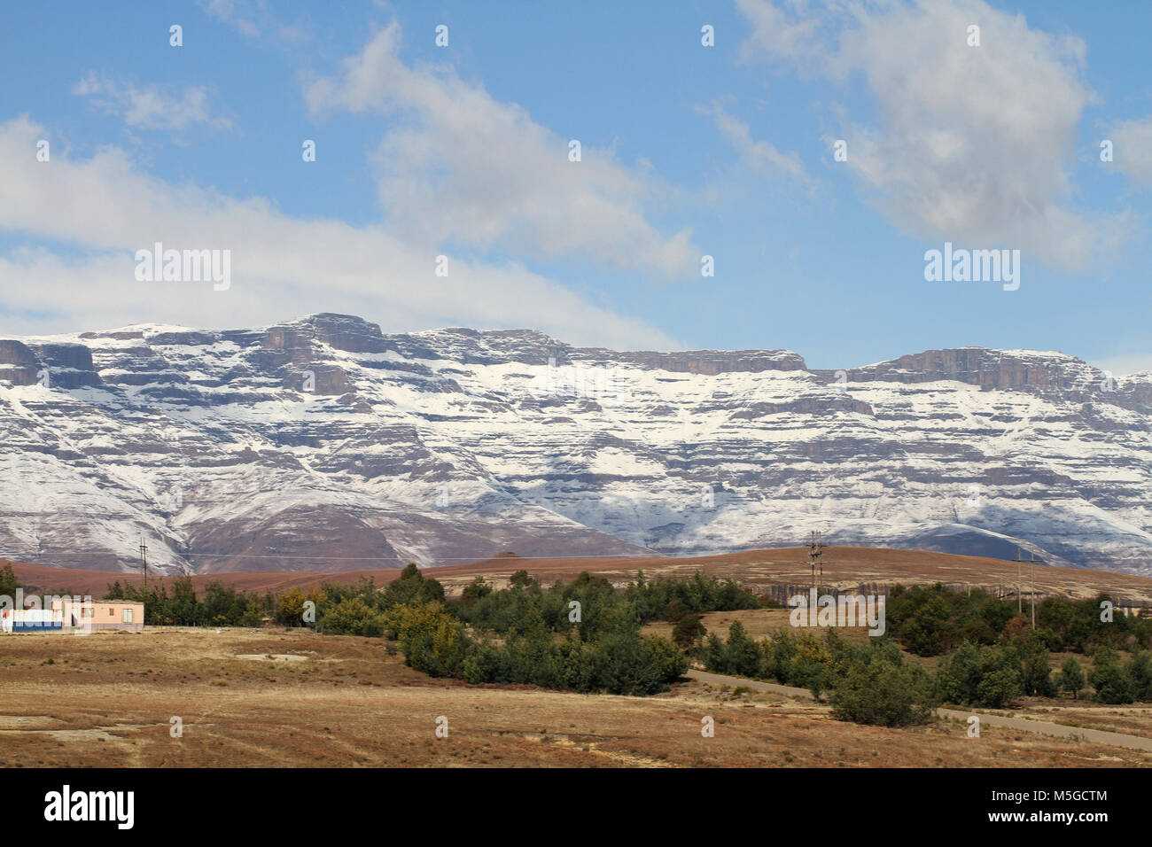 pics Drakensberg Snow In South Africa Today Pictures https www alamy com stock photo drakensberg mountains with snow south africa 175538292 html