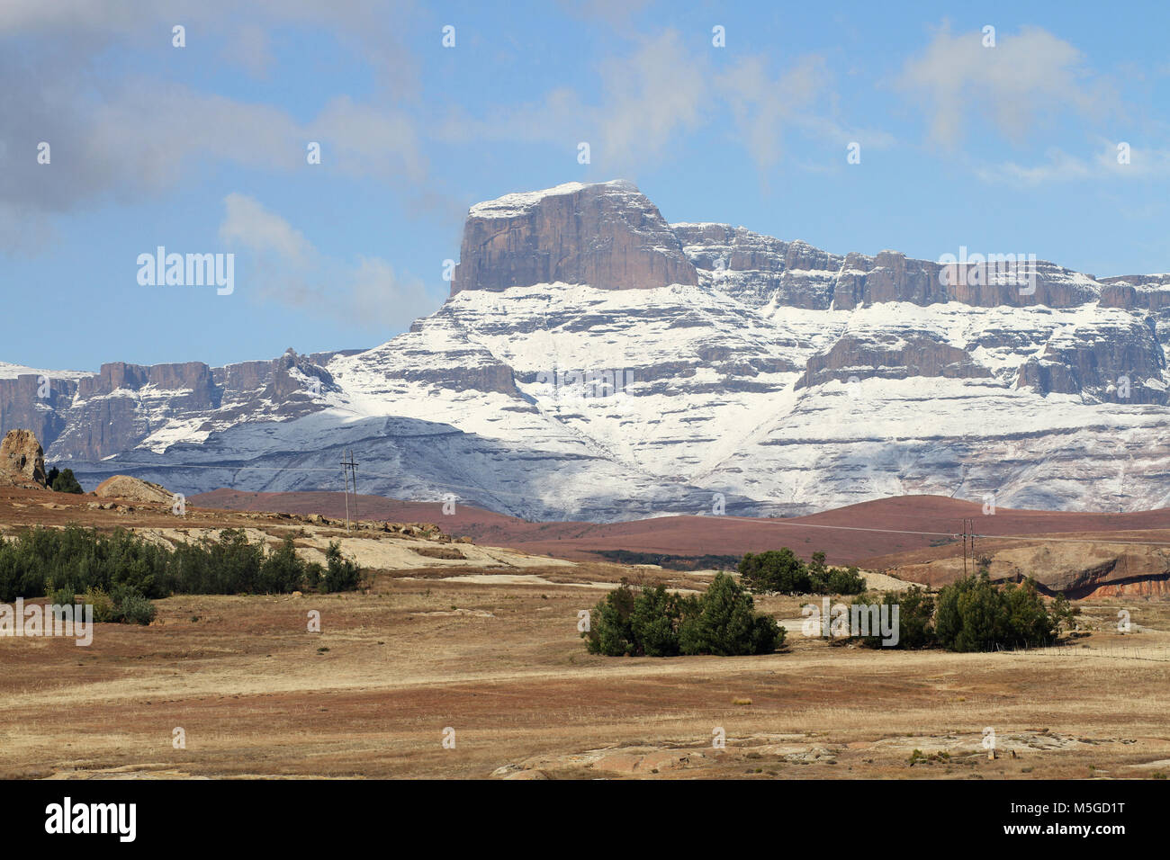 wallpapers Drakensberg Snow In South Africa Today Pictures https www alamy com stock photo drakensberg mountains with snow south africa 175538436 html
