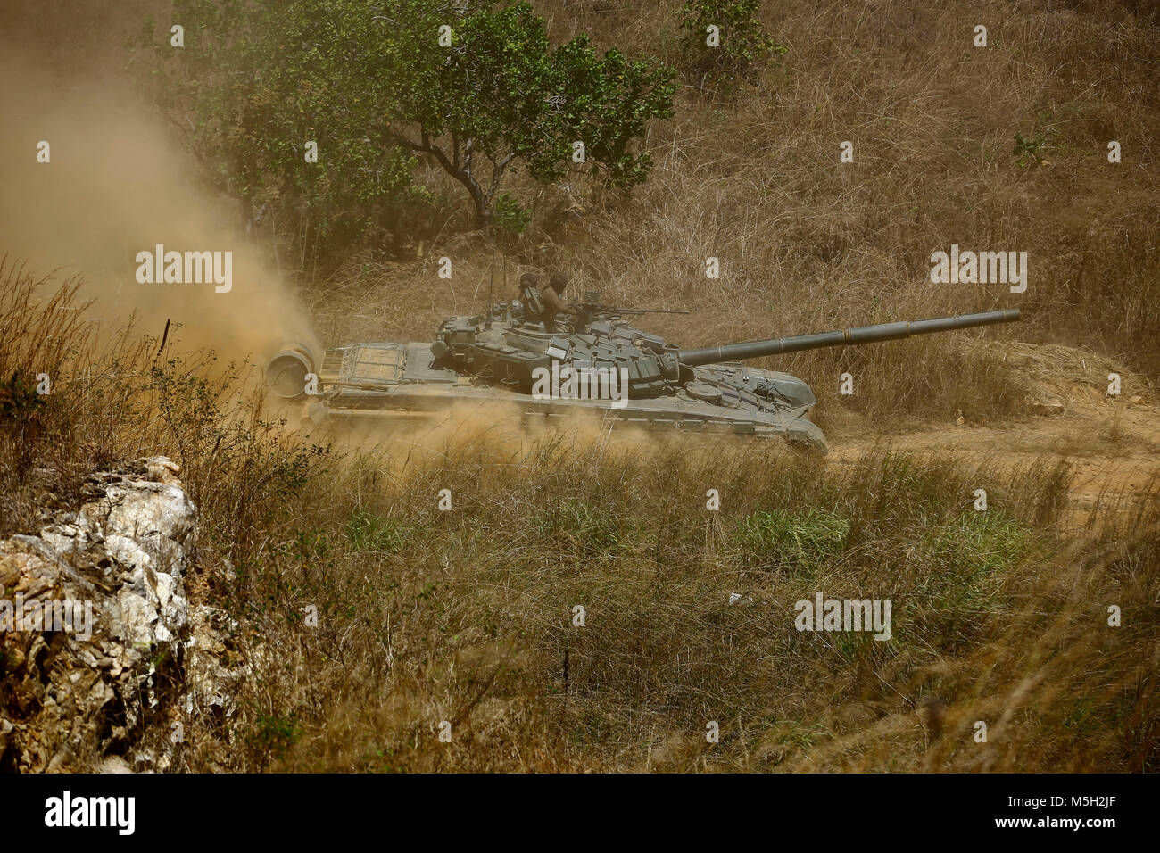 Naguanagua, Carabobo, Venezuela. 23rd Feb, 2018. February 23, 2018. Tanks of war models BMP3 and T72 conducted draw for cross-country obstacles, as part of the military exercises ''Soberania 2018'' ordered by President Nicolas Maduro. The war activity took place at the headquarters of the 41 Armored Brigade, located in Naguanagua, Carabobo state. Photo: Juan Carlos Hernandez Credit: Juan Carlos Hernandez/ZUMA Wire/Alamy Live News Stock Photo