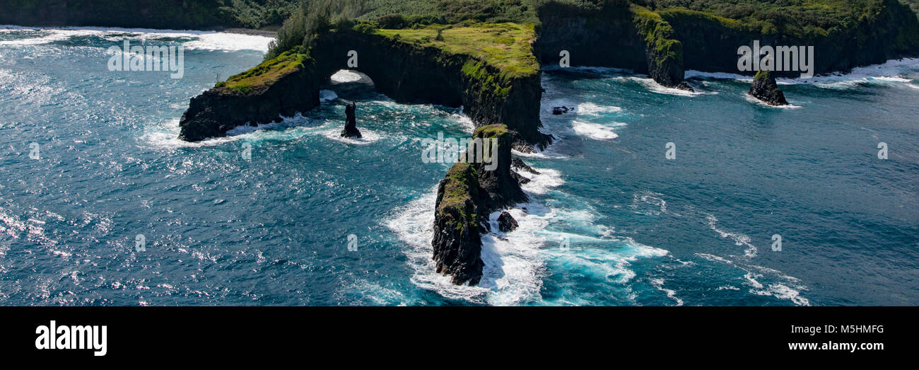 Moku Mana, Pauwalu Point, Hana Coast, Maui, Hawaii Stock Photo Alamy