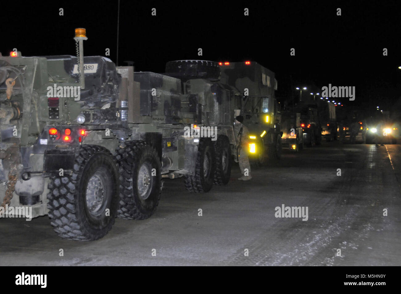 U.S. Soldiers from Echo Company, 1st Battalion, 3rd Aviation Regiment ...