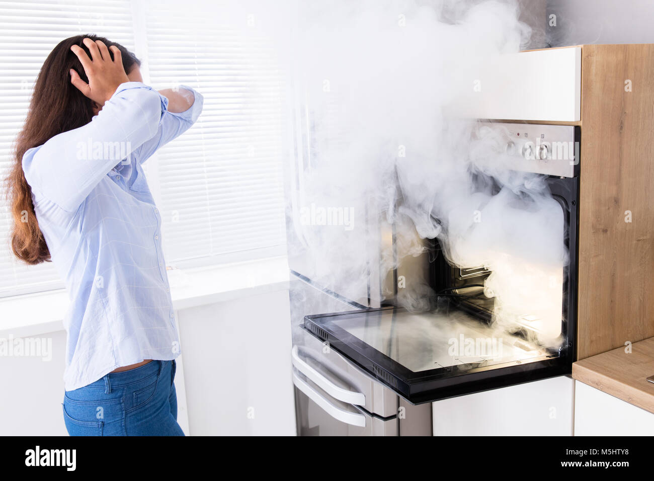 Smoke kitchen hi-res stock photography and images - Alamy
