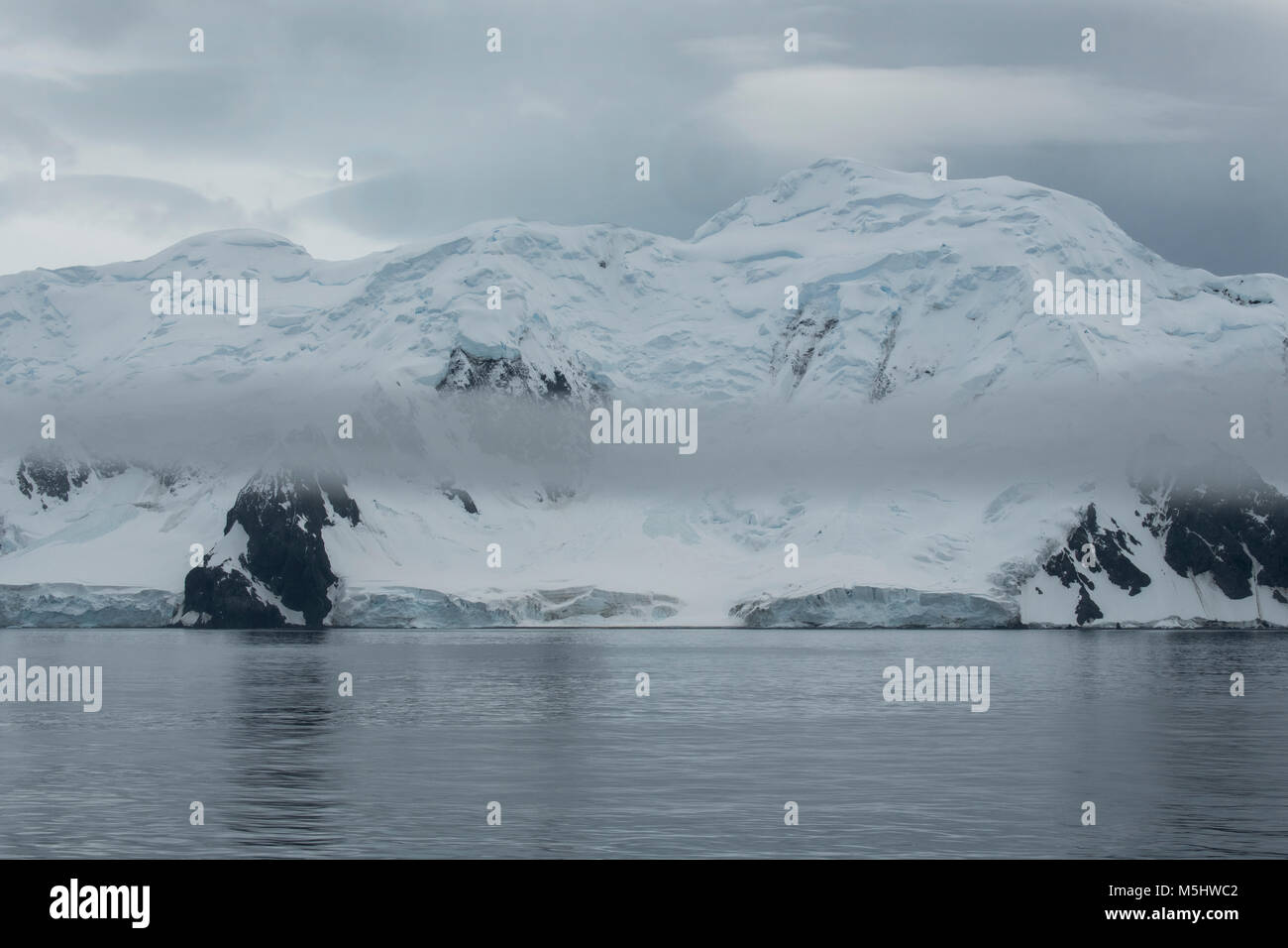 Antarctica, South Shetland Islands. Countryside view near Half Moon Bay and Yankee Harbour. 60Â°36'21' S 59Â°43'59' W Stock Photo