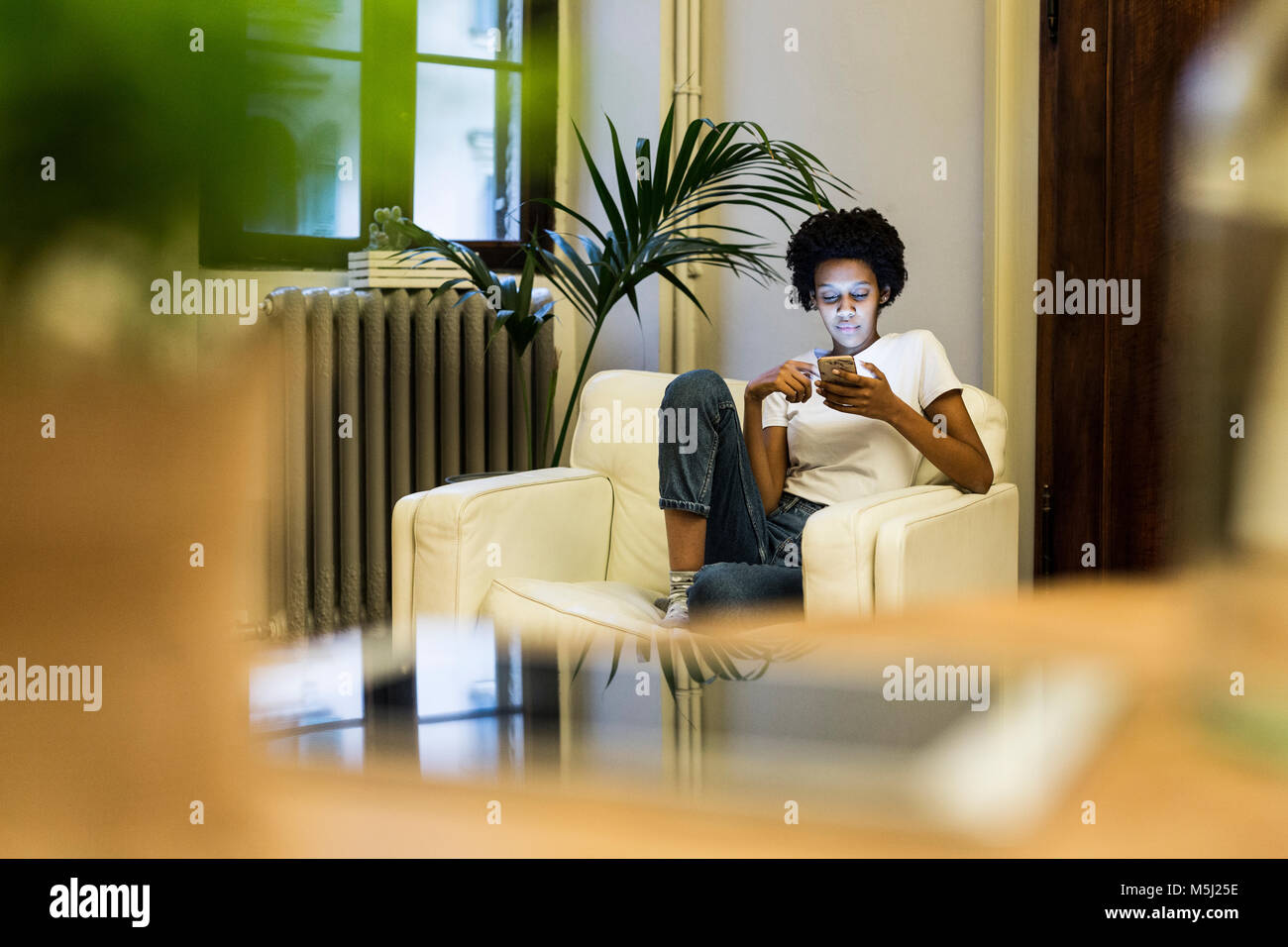 Woman reading phone messages hi-res stock photography and images - Alamy