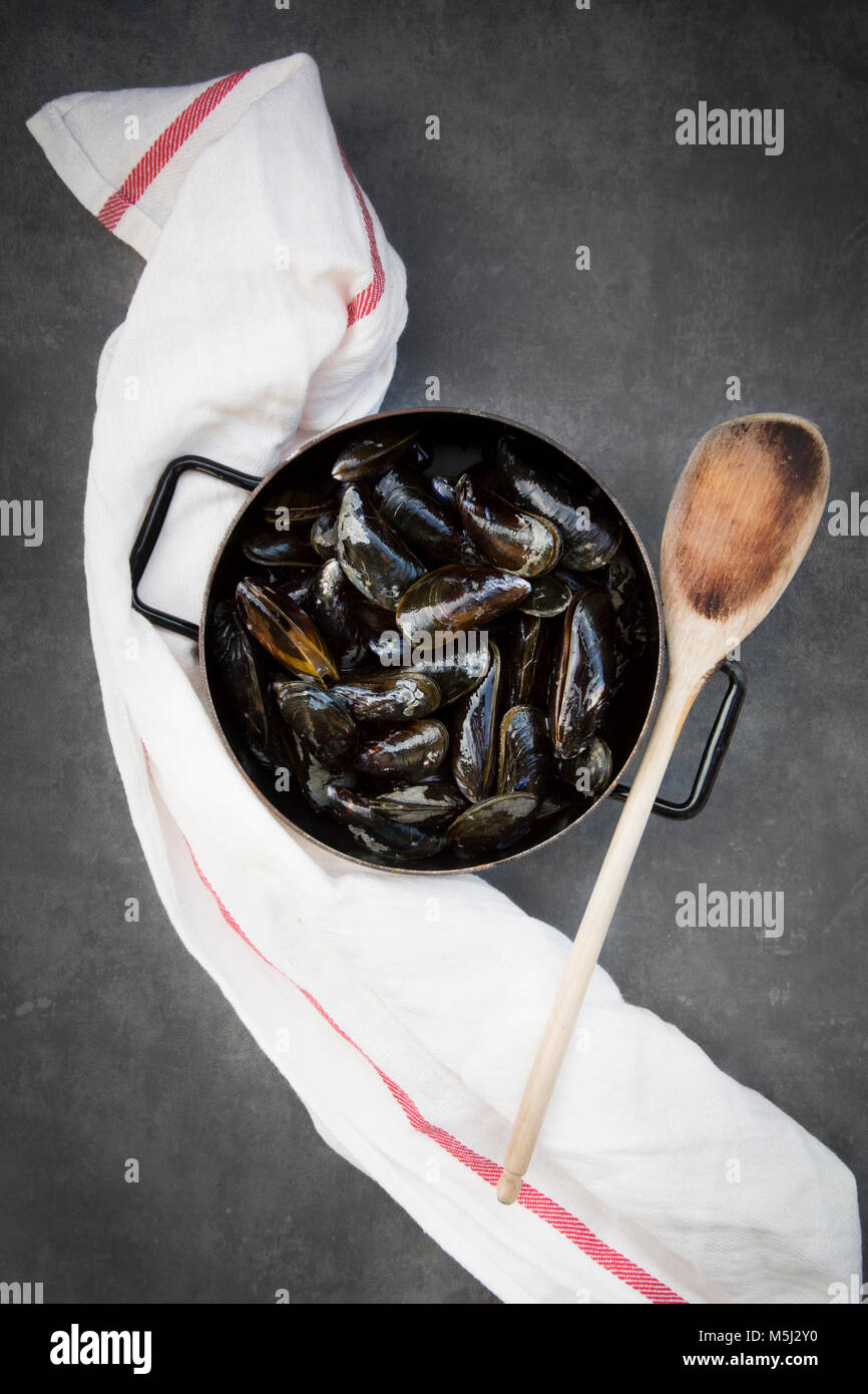 Organic blue mussels in pot hires stock photography and images Alamy