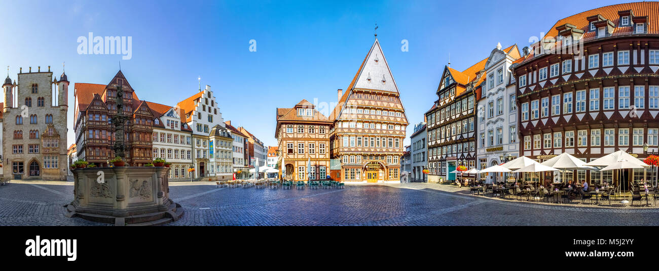 Germany, Hildesheim, Market place with Roland fountain and Butchers' Guild Hall Stock Photo