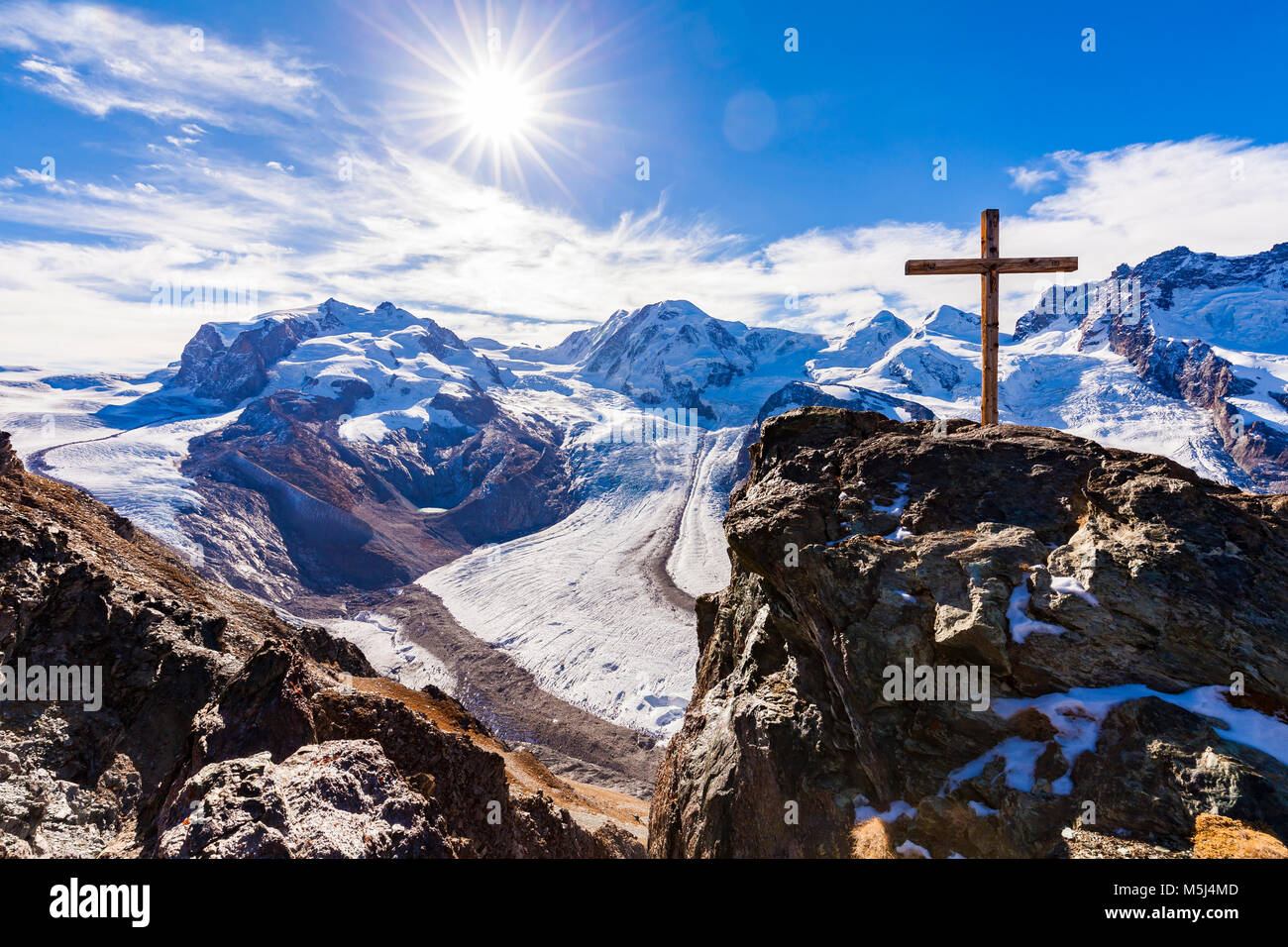 Schweiz, Kanton Wallis, Zermatt, Monte Rosa, Monte-Rosa-Massiv, Monte Rosa Gletscher, Grenzgletscher, Gornergletscher, Gipfelkreuz, Blick vom Gornergr Stock Photo