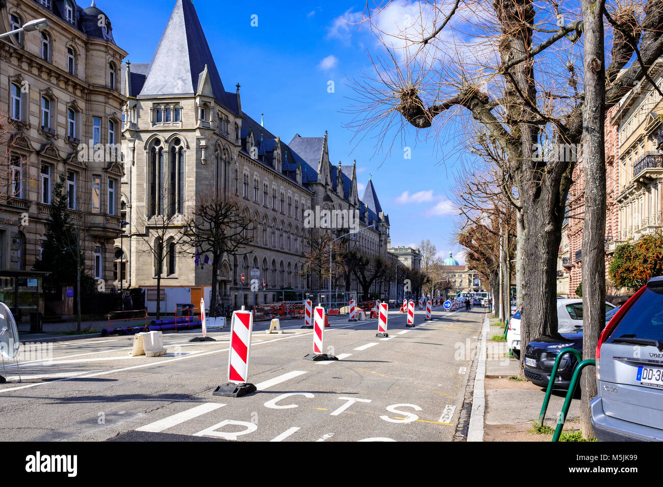 Civil engineering Strasbourg, urban road works, warning signs narrowing cars traffic lanes, Neustadt, Strasbourg, Alsace, France, Europe, Stock Photo