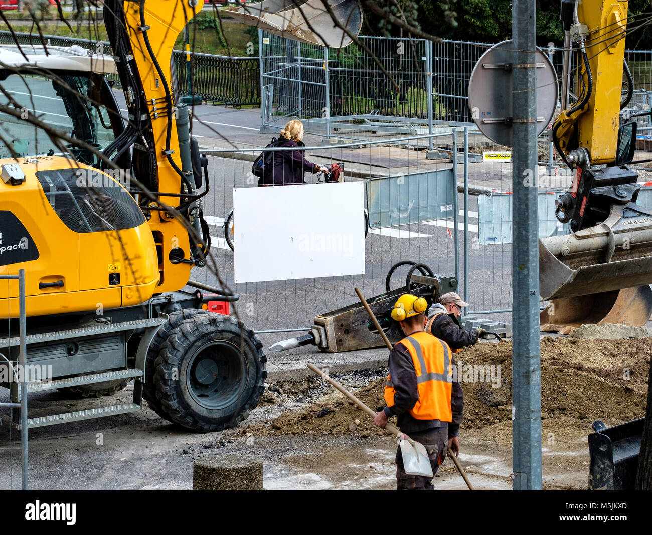 Civil engineering Strasbourg, workers, mechanical shovel digging