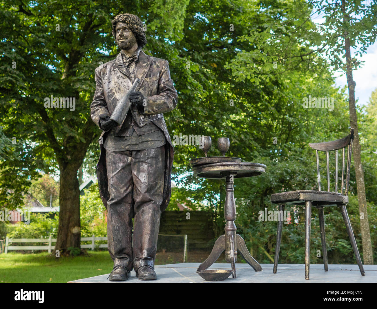 Living statues hires stock photography and images Alamy