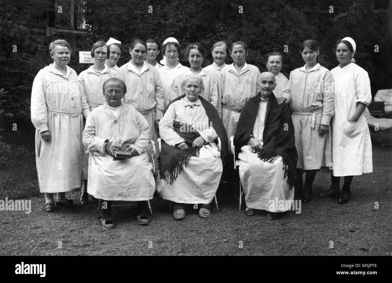 1930s nurses hi-res stock photography and images - Alamy