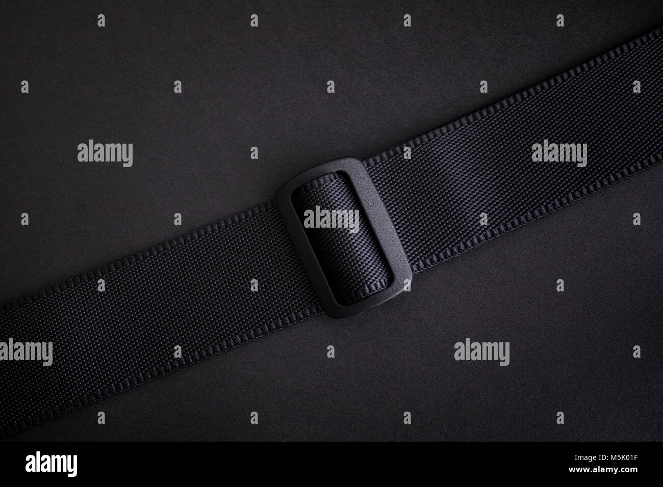 Buckle-less Belt in Black