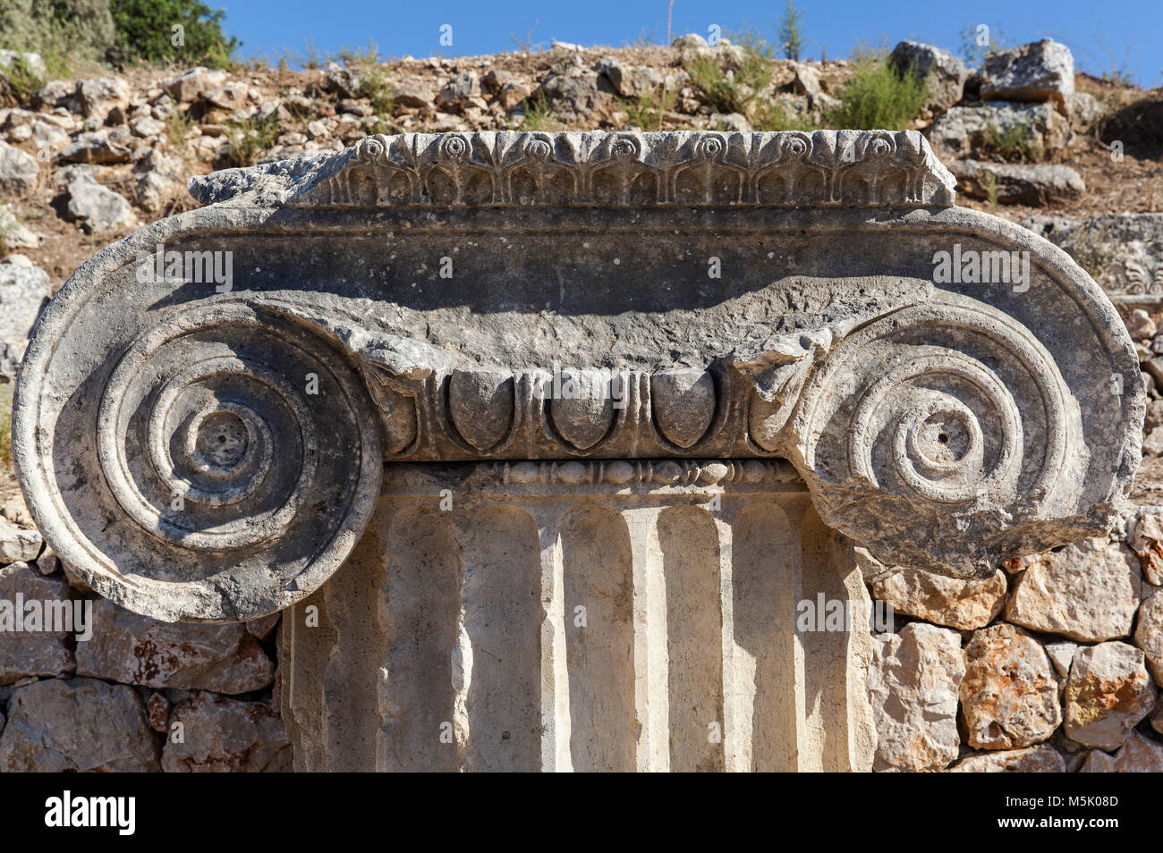 Column head hi-res stock photography and images - Alamy