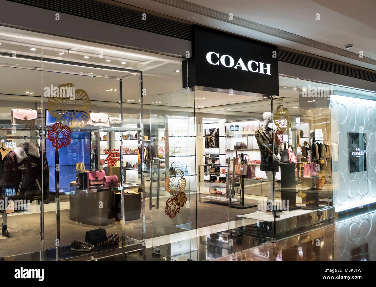 Coach outlet store hi-res stock photography and images - Alamy