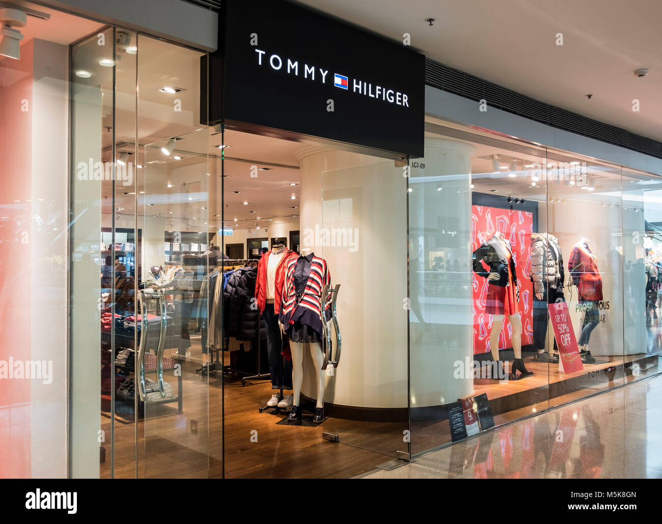 Tommy hilfiger store hi-res stock photography and images - Alamy