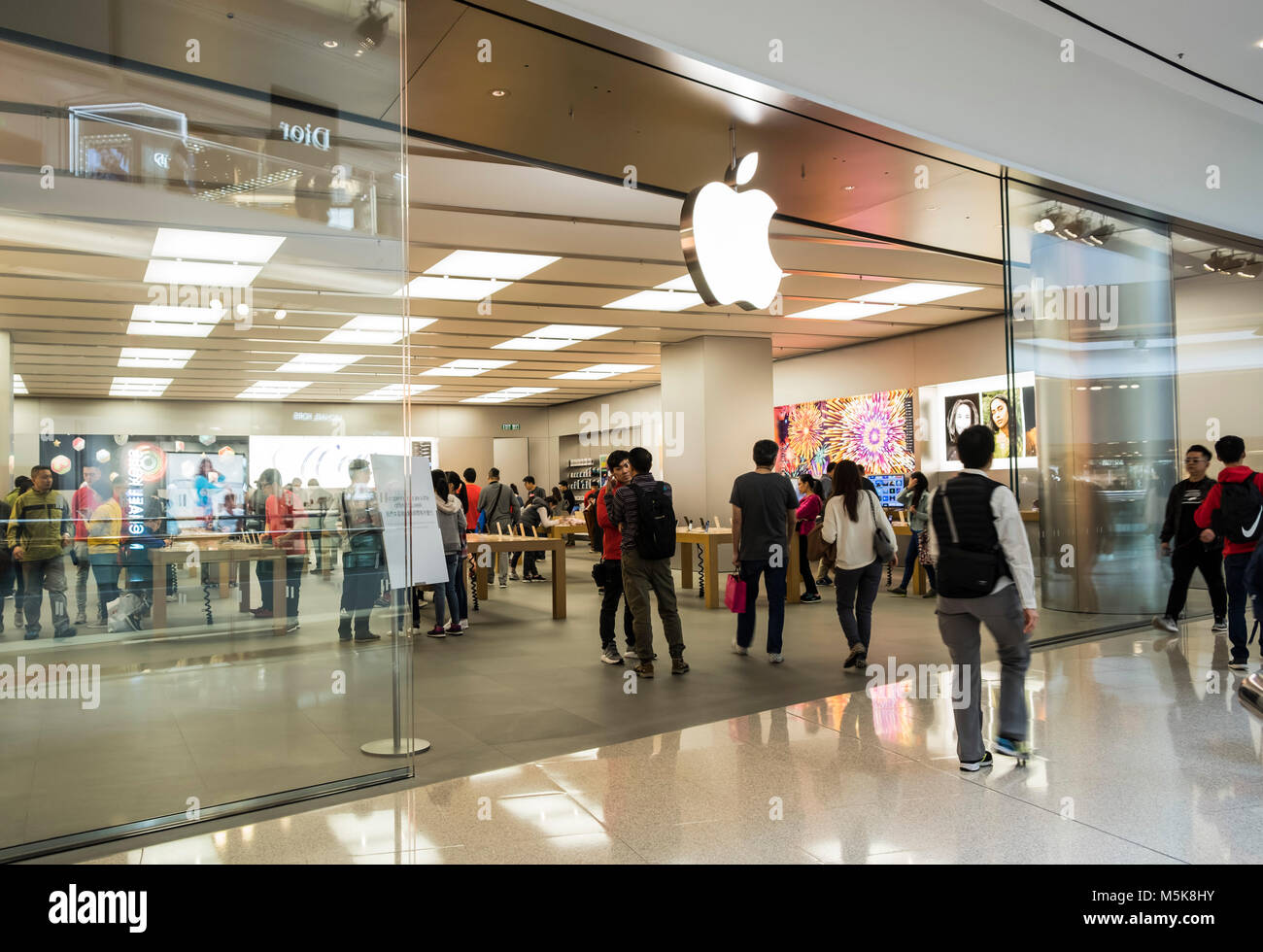 368 Apple Boutique Stock Photos, High-Res Pictures, and Images - Getty  Images