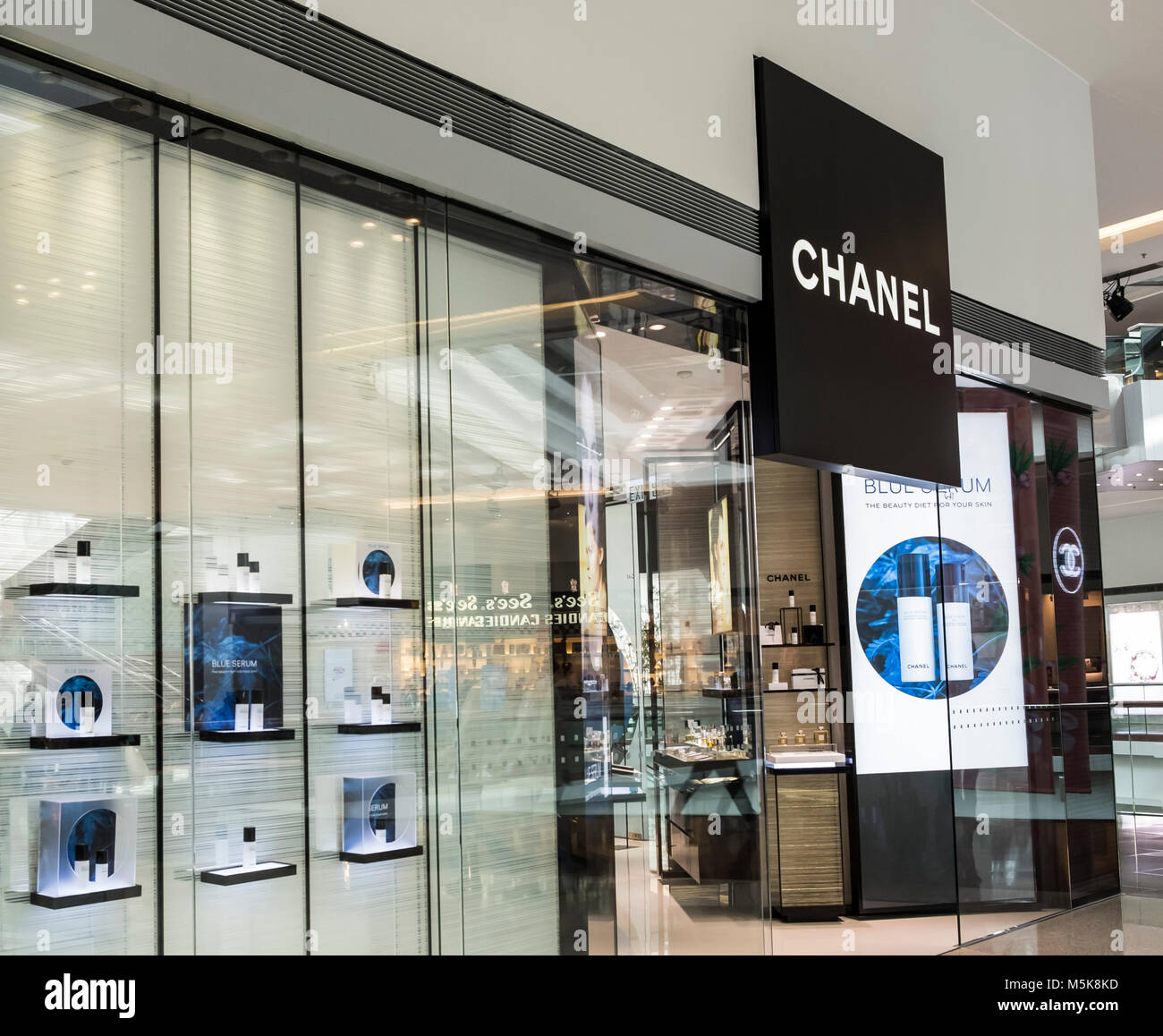 Chanel shop front hi-res stock photography and images - Alamy